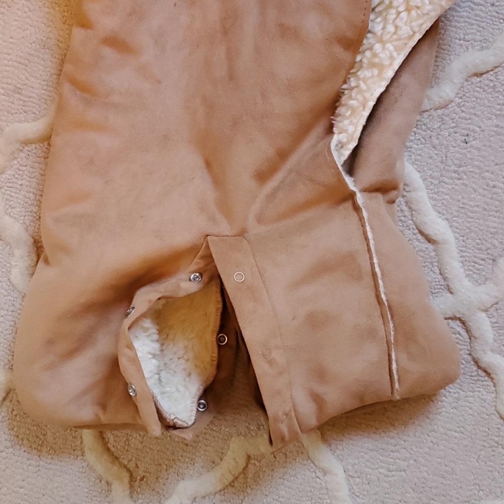 Set: Suede Shearling Baby Bunting with Gloves - Picture 7 of 7